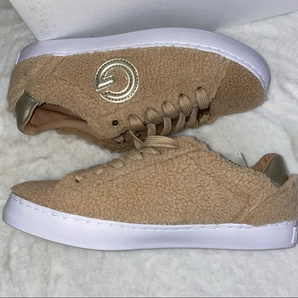 NEW G by Guess Women’s Brown Faux Fur Sneakers 6 M - Picture 2 of 7